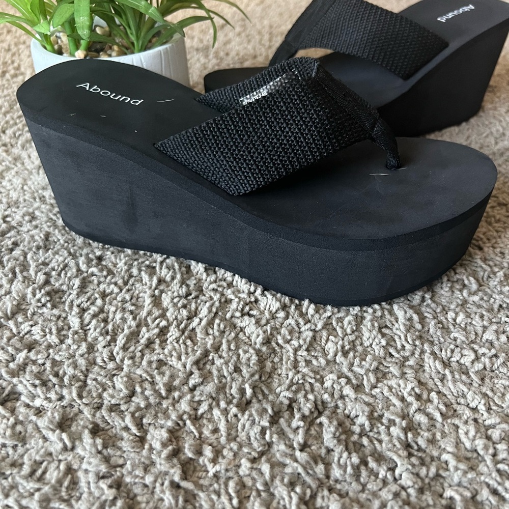 Abound Women’s Black Platform Flip Flops Size 8 Lightweight Foam Sandals
